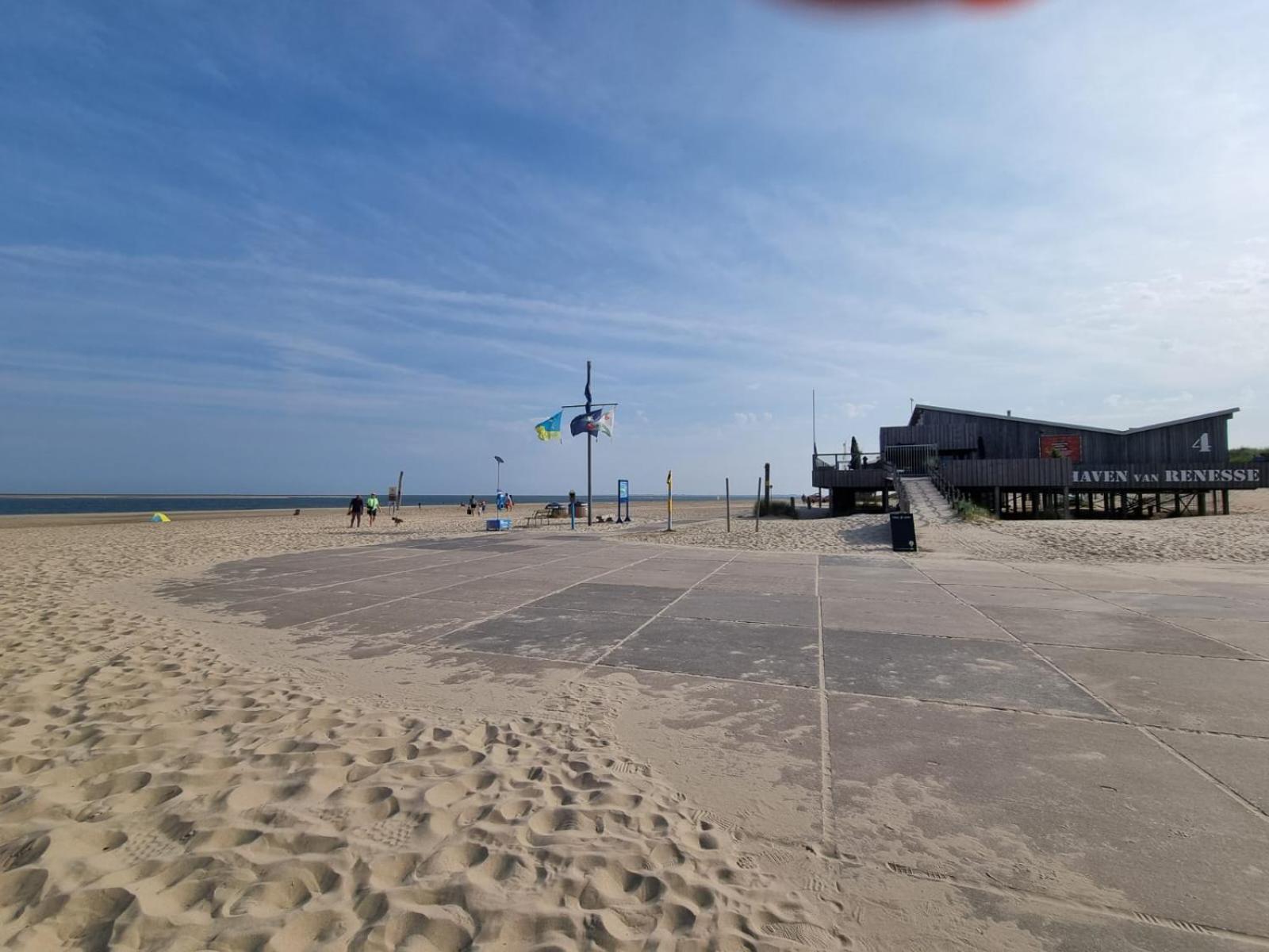 Chalet Nieuw Met Grote Tuin, Drie Slaapkamers En Op Loopafstand En Centrum!
