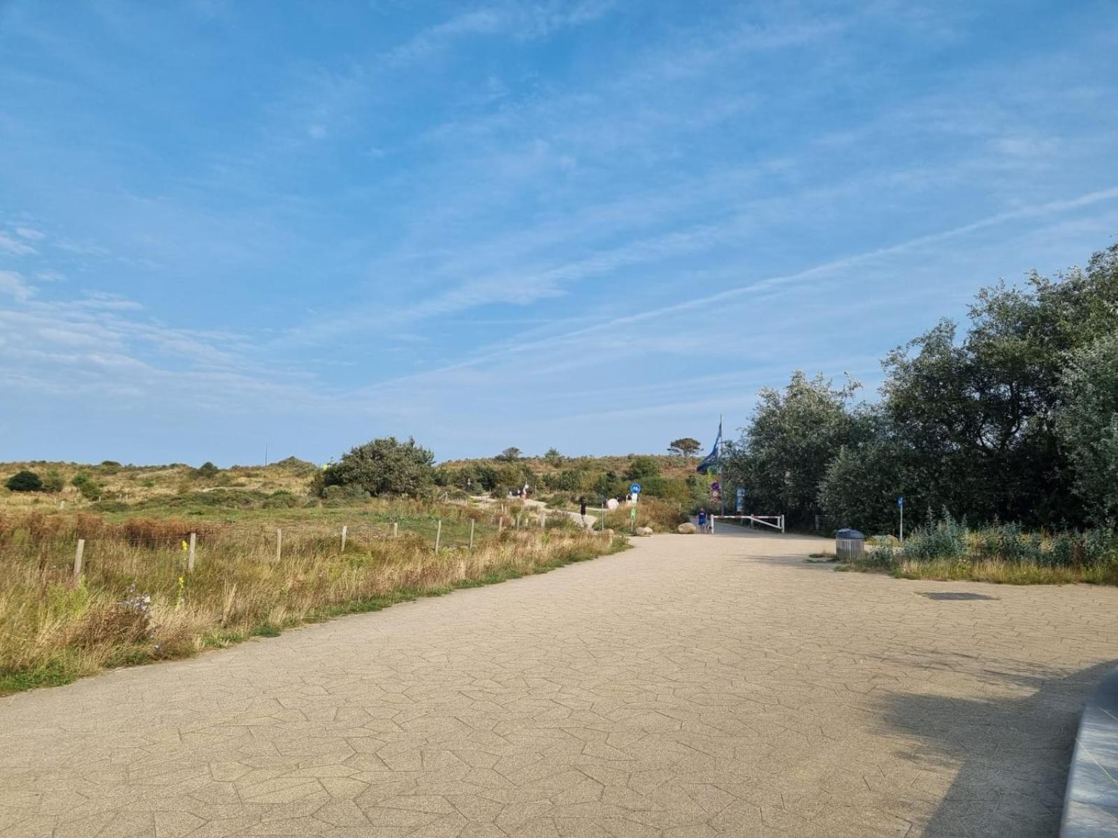 Nieuw Met Grote Tuin, Drie Slaapkamers En Op Loopafstand En Centrum!