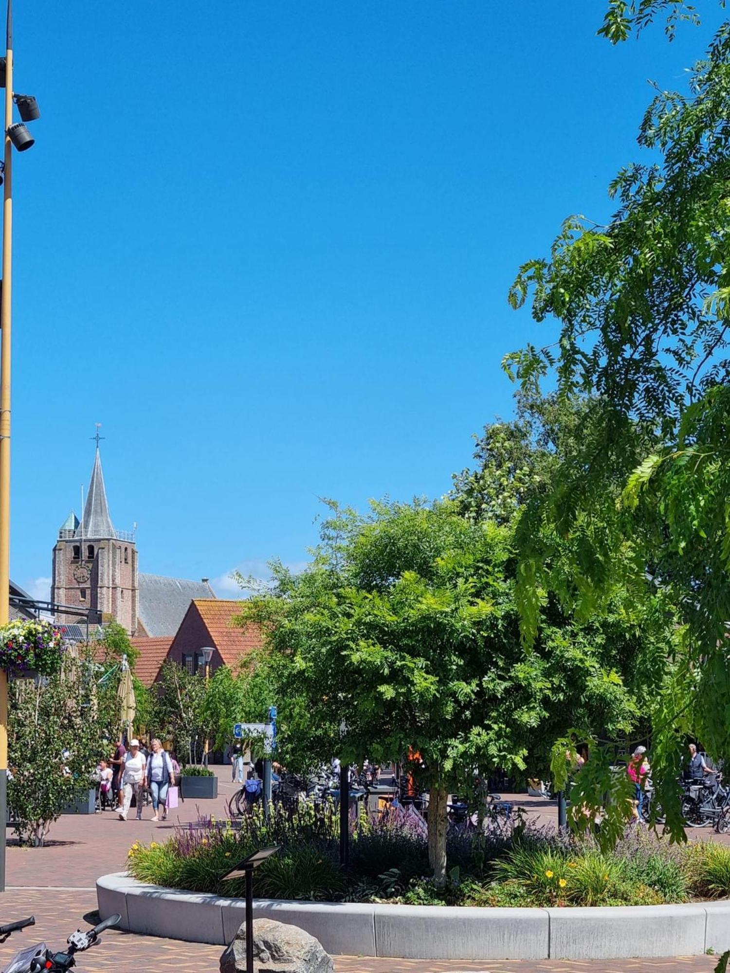 Nieuw Met Grote Tuin, Drie Slaapkamers En Op Loopafstand En Centrum! * Renesse
