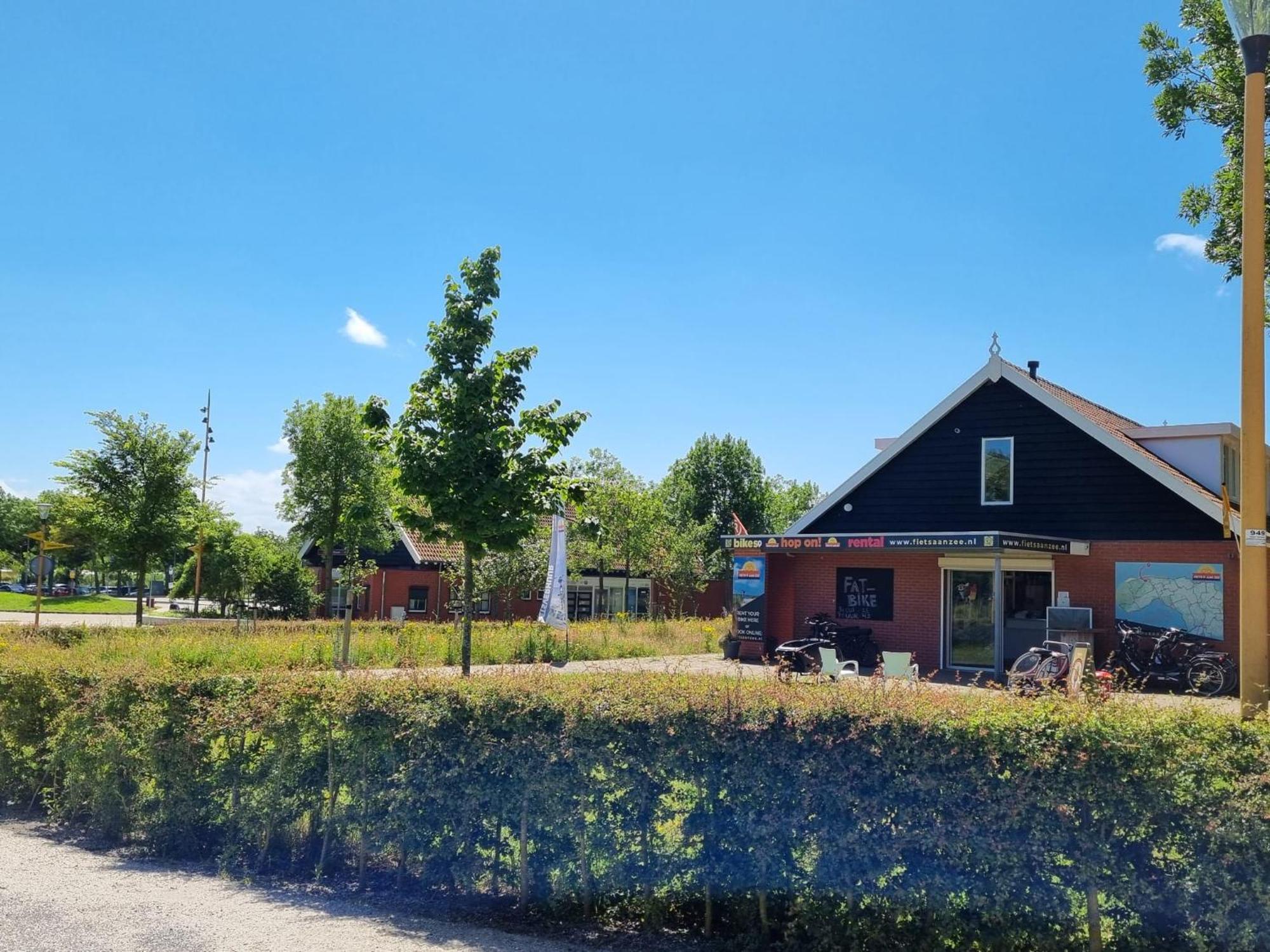 Nieuw Met Grote Tuin, Drie Slaapkamers En Op Loopafstand En Centrum!