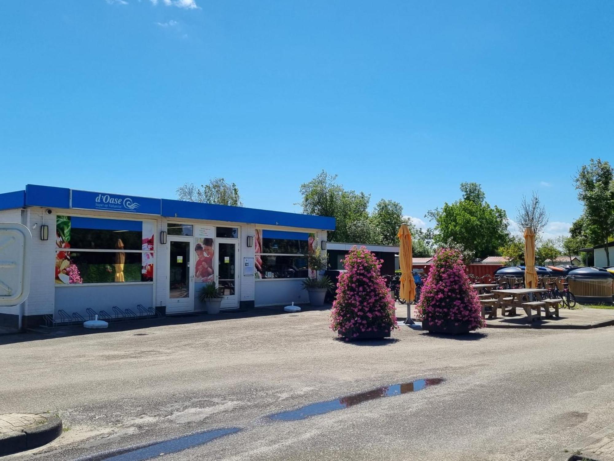 Nieuw Met Grote Tuin, Drie Slaapkamers En Op Loopafstand En Centrum! Chalet Renesse