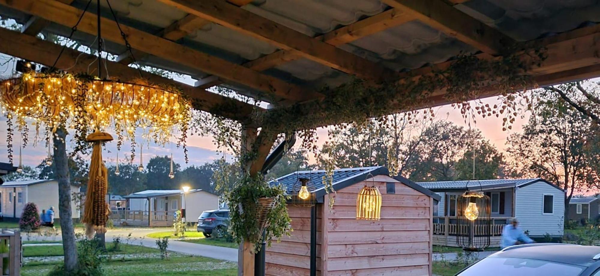 Nieuw Met Grote Tuin, Drie Slaapkamers En Op Loopafstand En Centrum! *