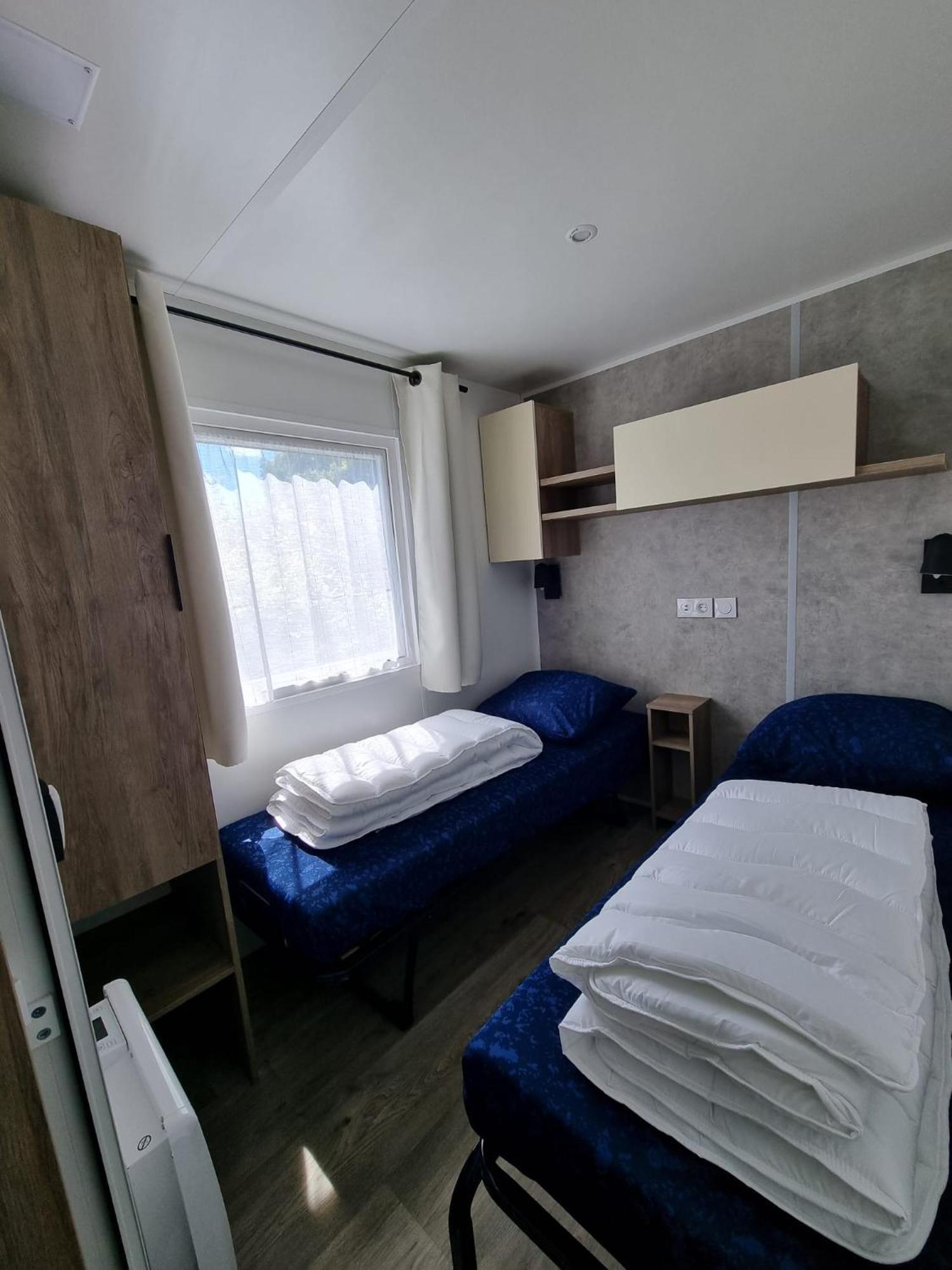 Nieuw Met Grote Tuin, Drie Slaapkamers En Op Loopafstand En Centrum! Chalet Renesse