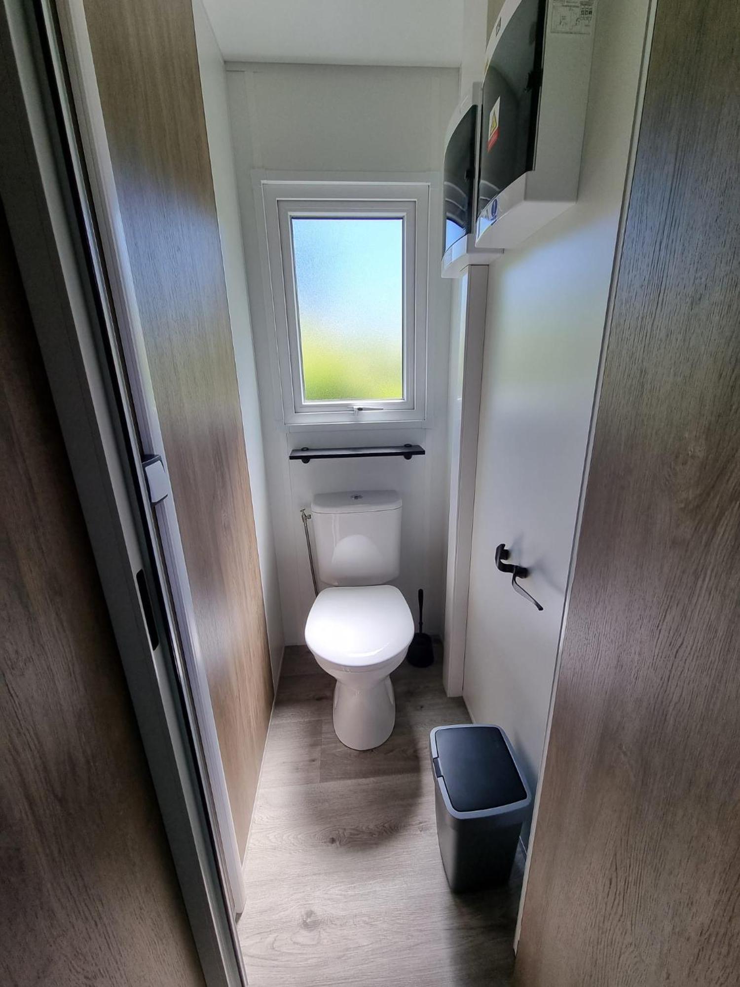 Chalet Nieuw Met Grote Tuin, Drie Slaapkamers En Op Loopafstand En Centrum!