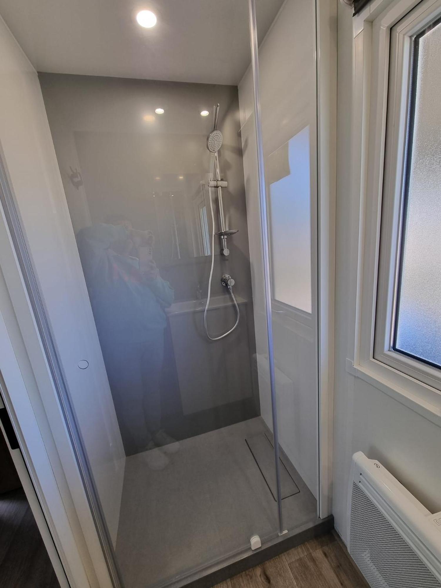 Nieuw Met Grote Tuin, Drie Slaapkamers En Op Loopafstand En Centrum! Chalet