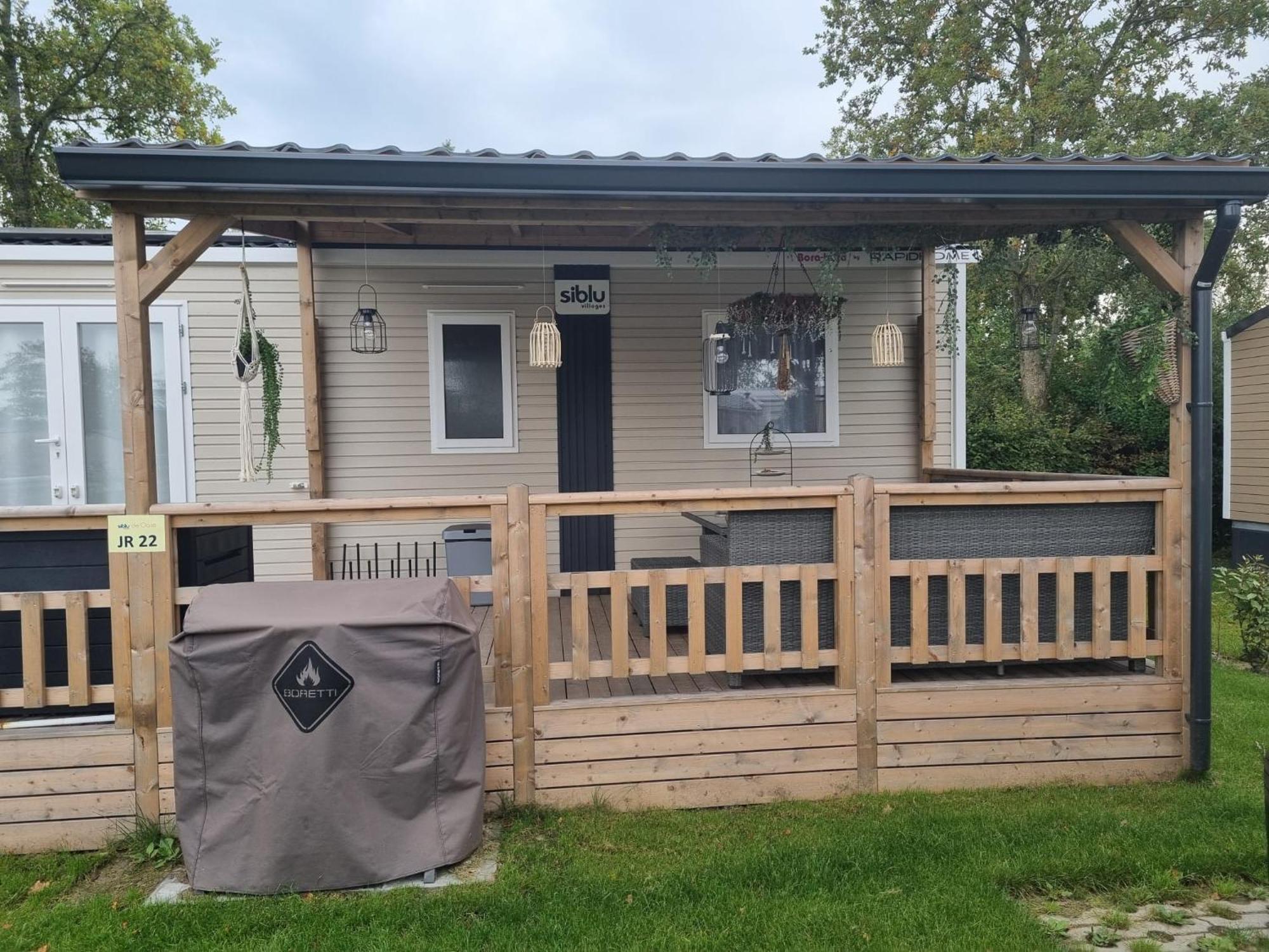 Chalet Nieuw Met Grote Tuin, Drie Slaapkamers En Op Loopafstand En Centrum! *